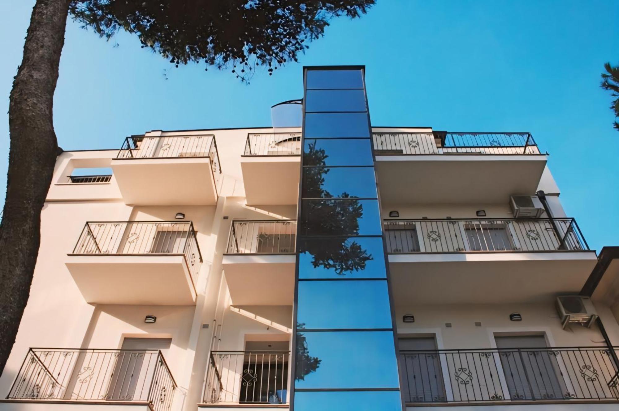 Aparthotel Le Rose & Bici House 3*